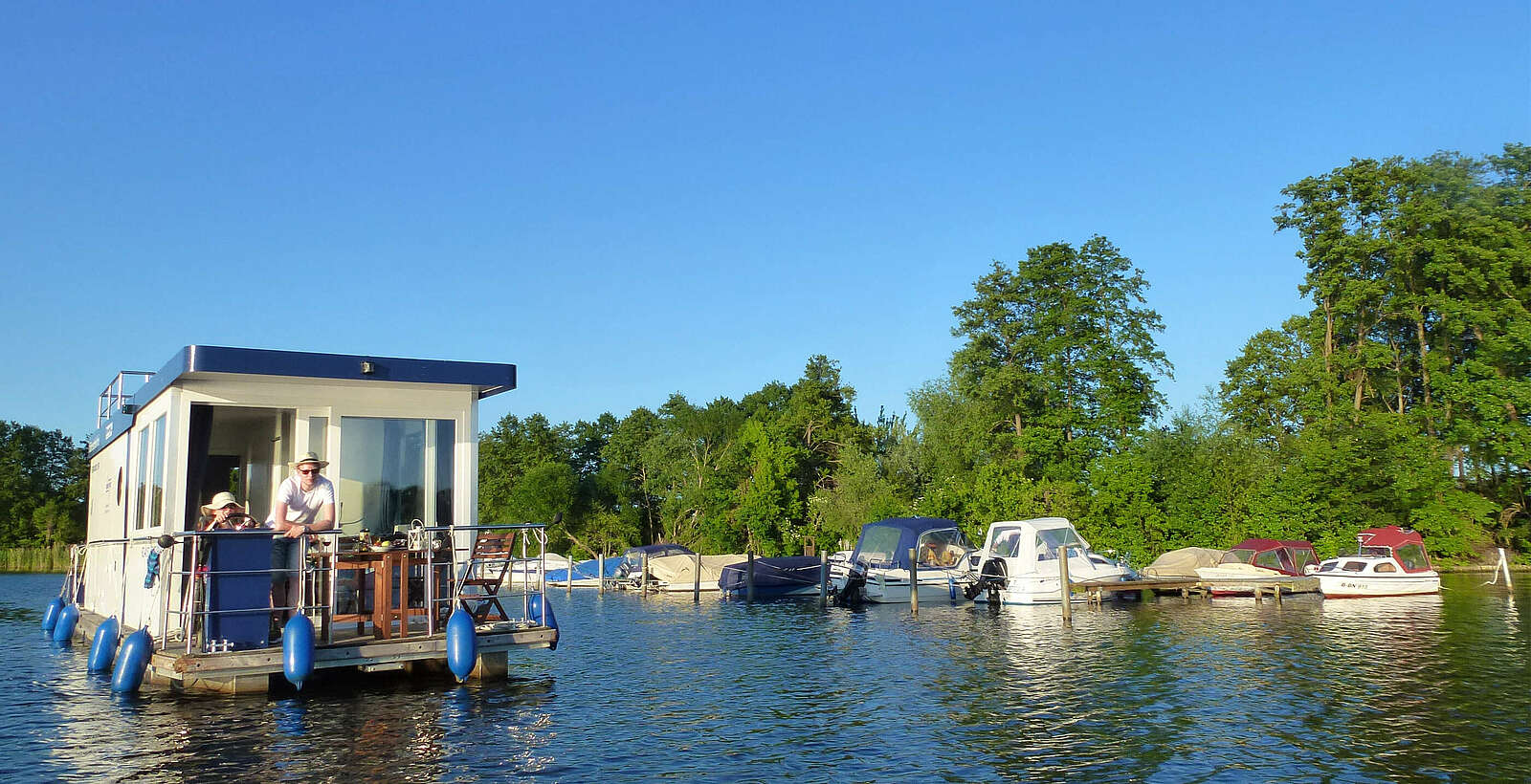 Mit dem Hausboot auf dem Zeuthener See,
        
    

        Foto: Tourismusverband Dahme-Seenland e.V./Juliane Frank