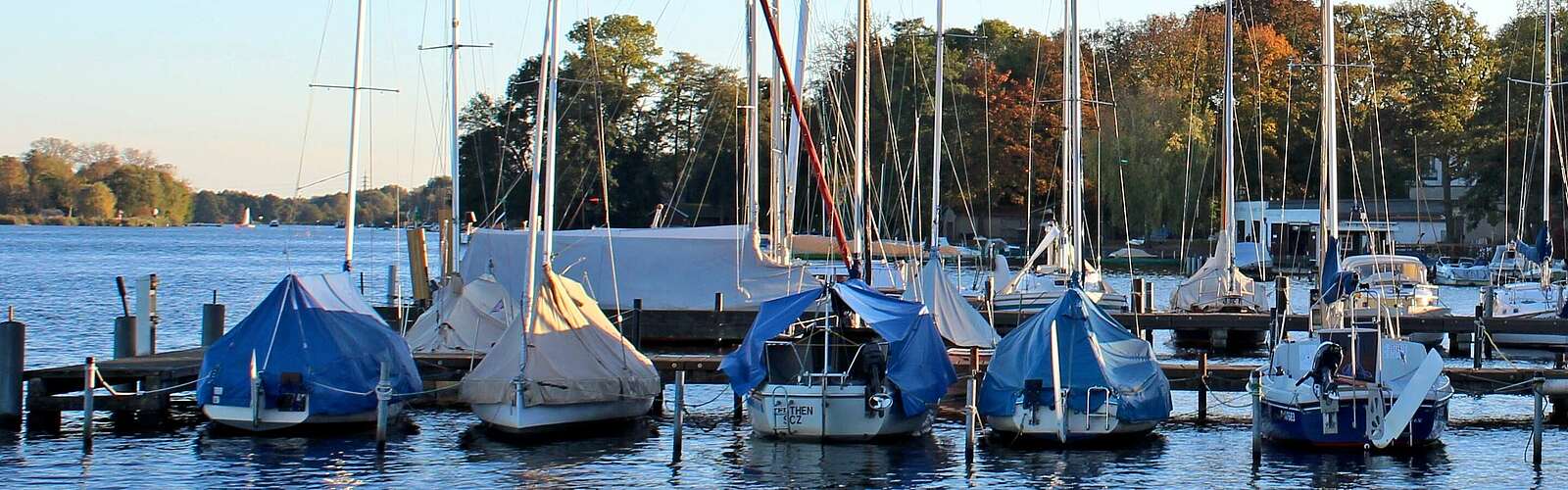 Boote auf dem Zeuthener See,
        
    

        Foto: Tourismusverband Dahme-Seen e.V./Petra Förster