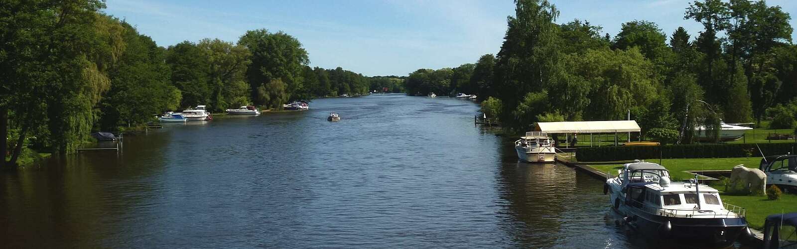 Blick auf die Dahme von der Brücke in Prieros,
        
    

        Foto: Tourismusverband Dahme-Seen e.V./Petra Förster