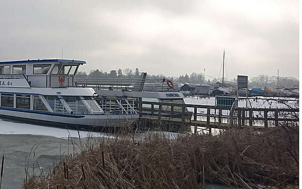 Winterbild Boote im Winter