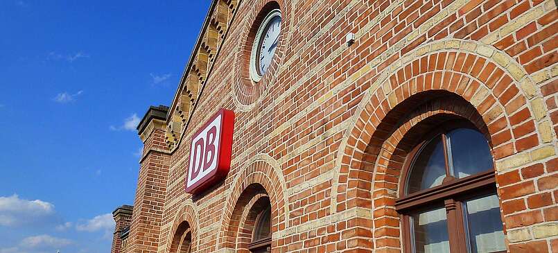 Backsteinfassade des Bahnhofs Königs Wusterhausen