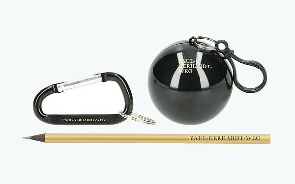 Paul-Gerhardt-Weg Produkte Stift, Karabiner, Regenmantel