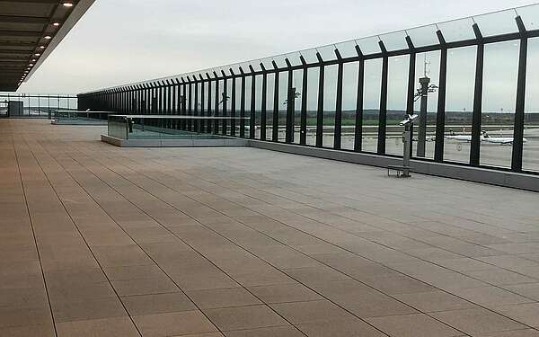 Besucherterrasse am BER T1