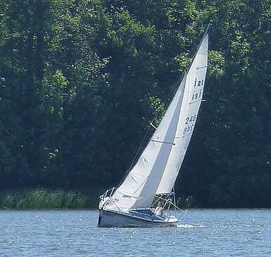 Segelboot auf dem Zeuthener See