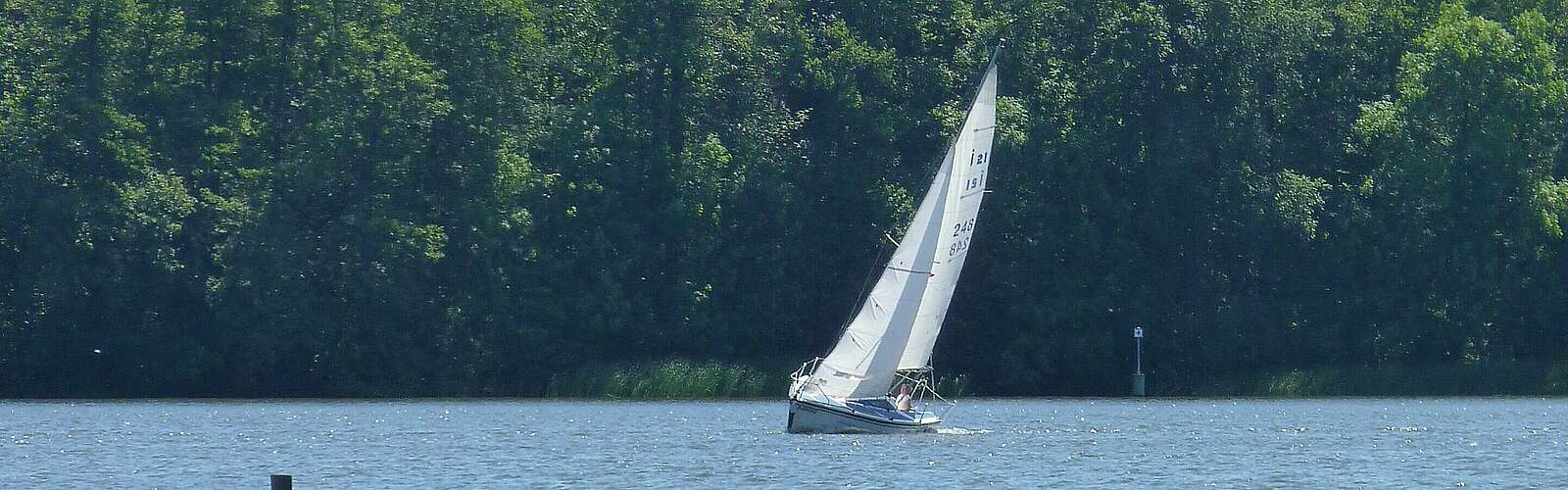 Segelboot auf dem Zeuthener See,
            
        
                Foto: Tourismusverband Dahme-Seenland e.V./Petra Förster