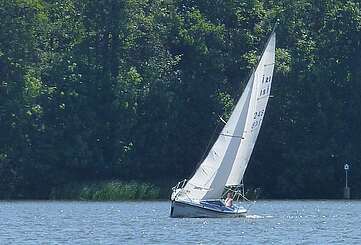 Segelboot auf dem Zeuthener See