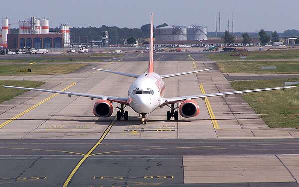 Flugzeug auf dem Flughafen